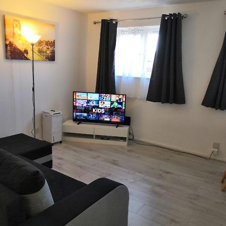 Delight Apartment, Close To Excel, London City Airport & O2! Екстериор снимка